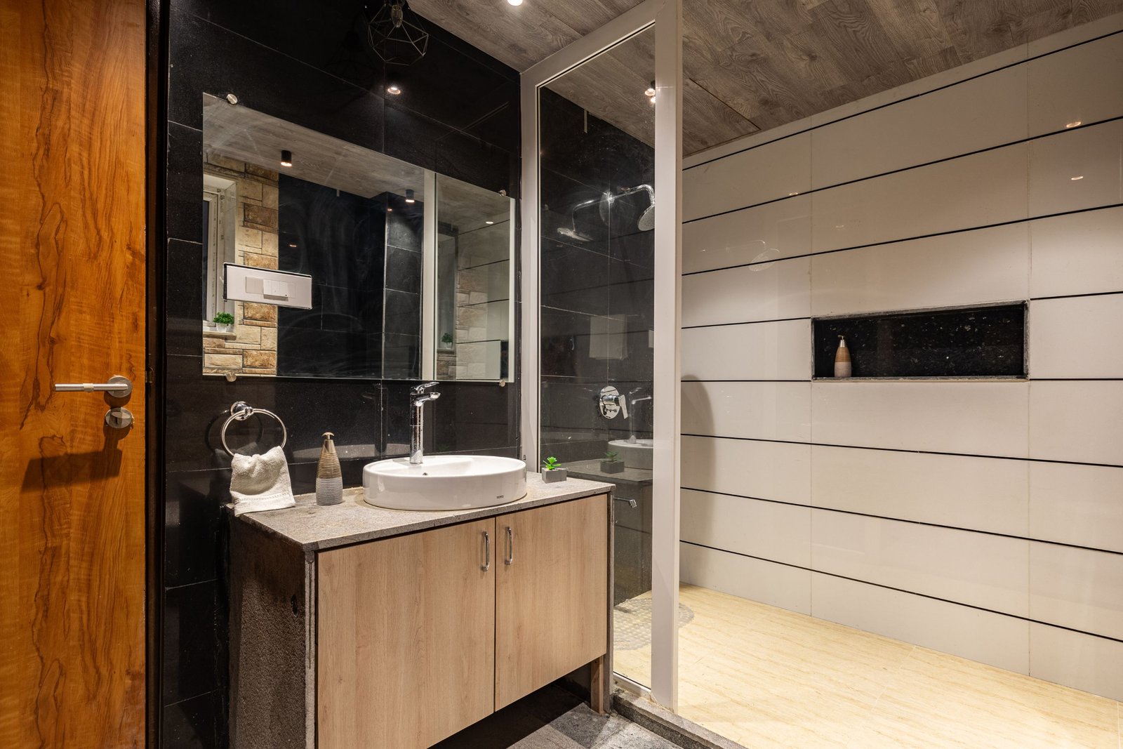 Emerald 30 — Bathroom
