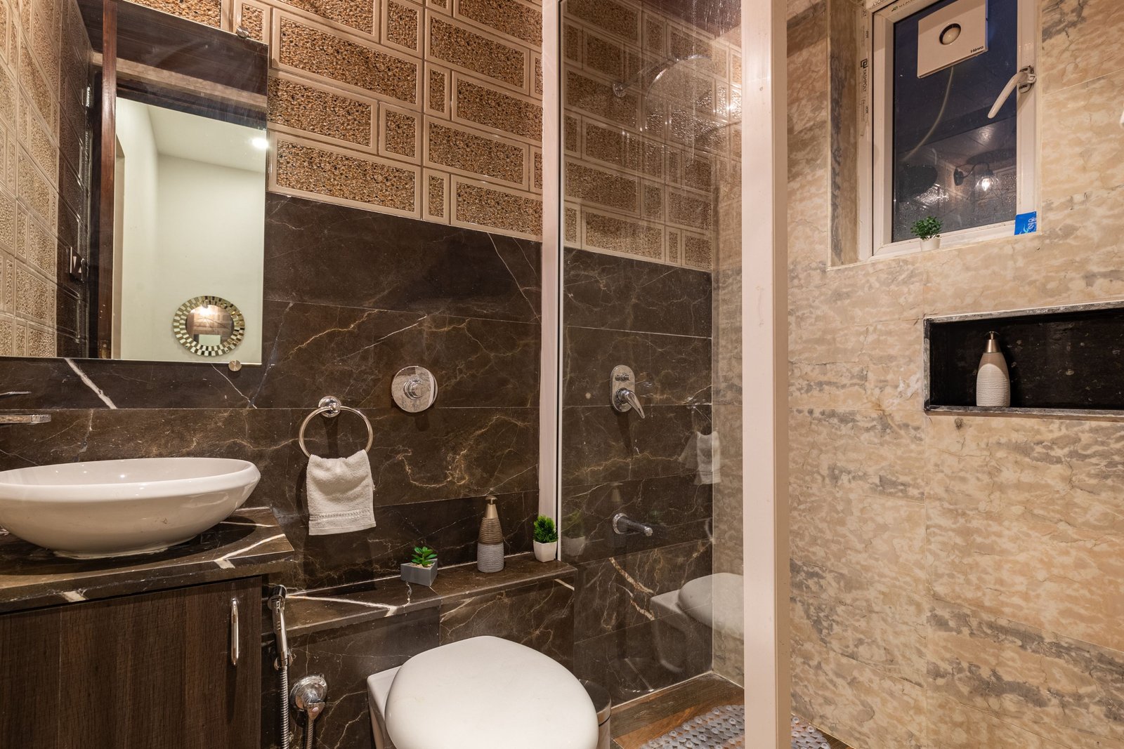 Emerald 30 — Bathroom