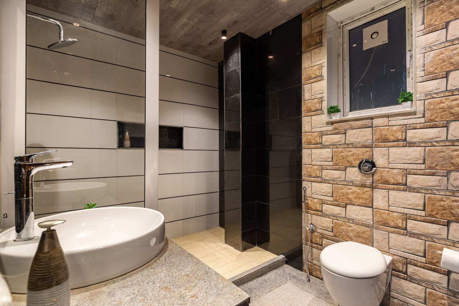 Emerald 30 — Bathroom
