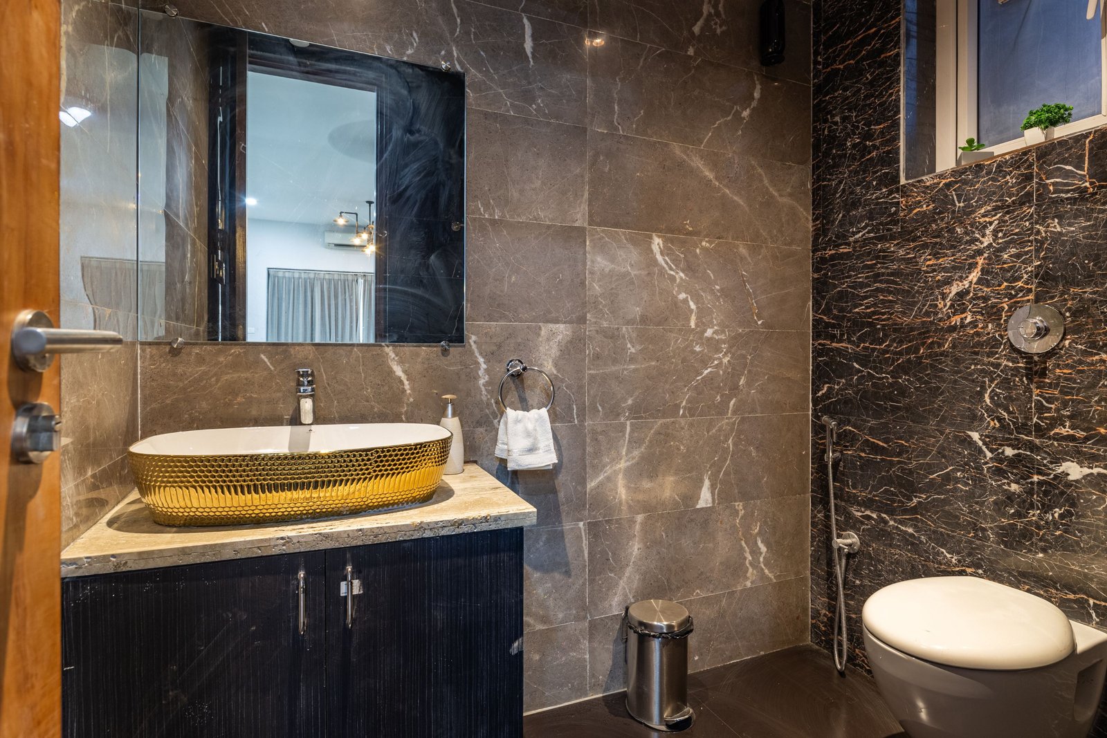 Emerald 30 — Bathroom