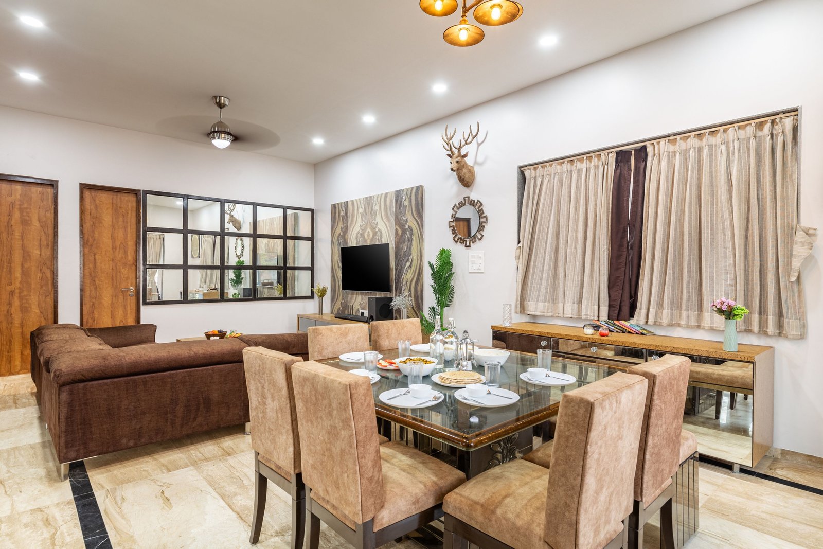 Emerald 30 — Dining area
