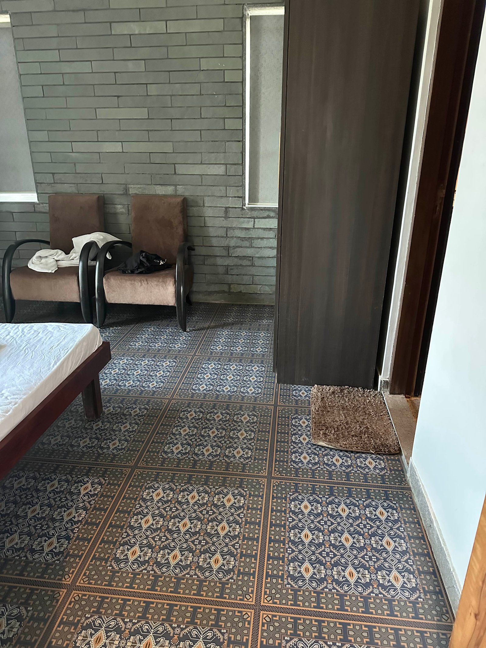 Emerald 30 — Additional photos
