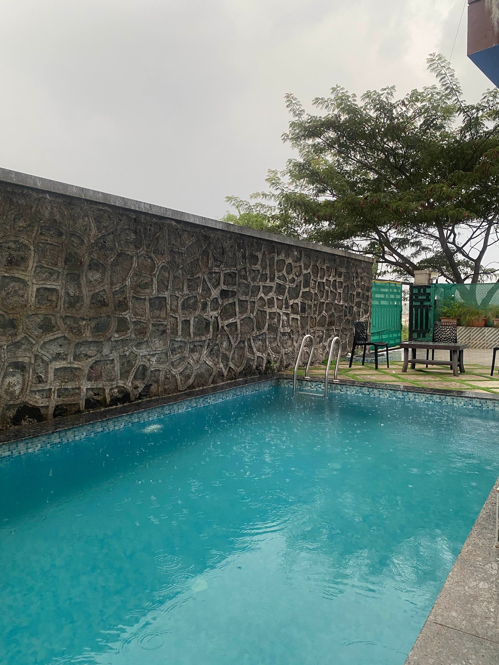 Emerald 30 — Pool
