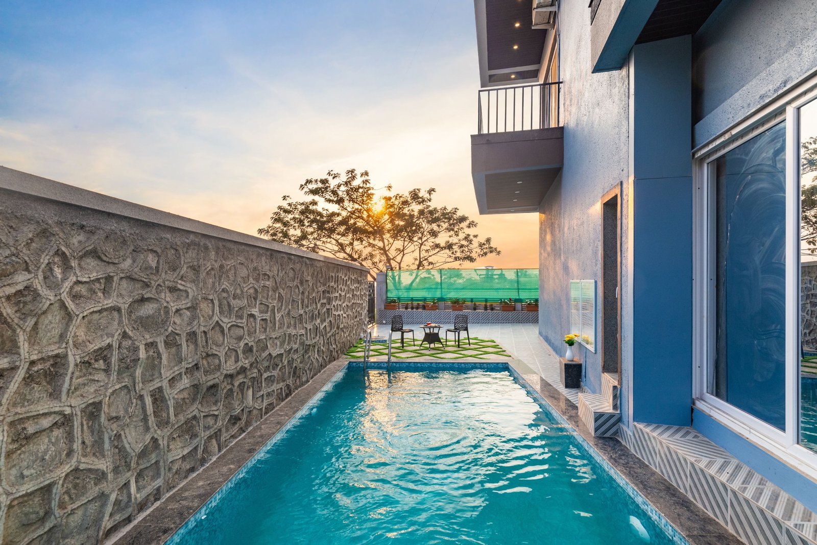 Emerald 30 — Pool