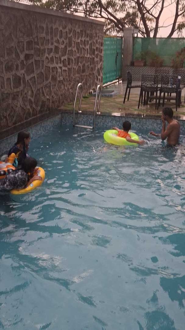Emerald 30 — Pool