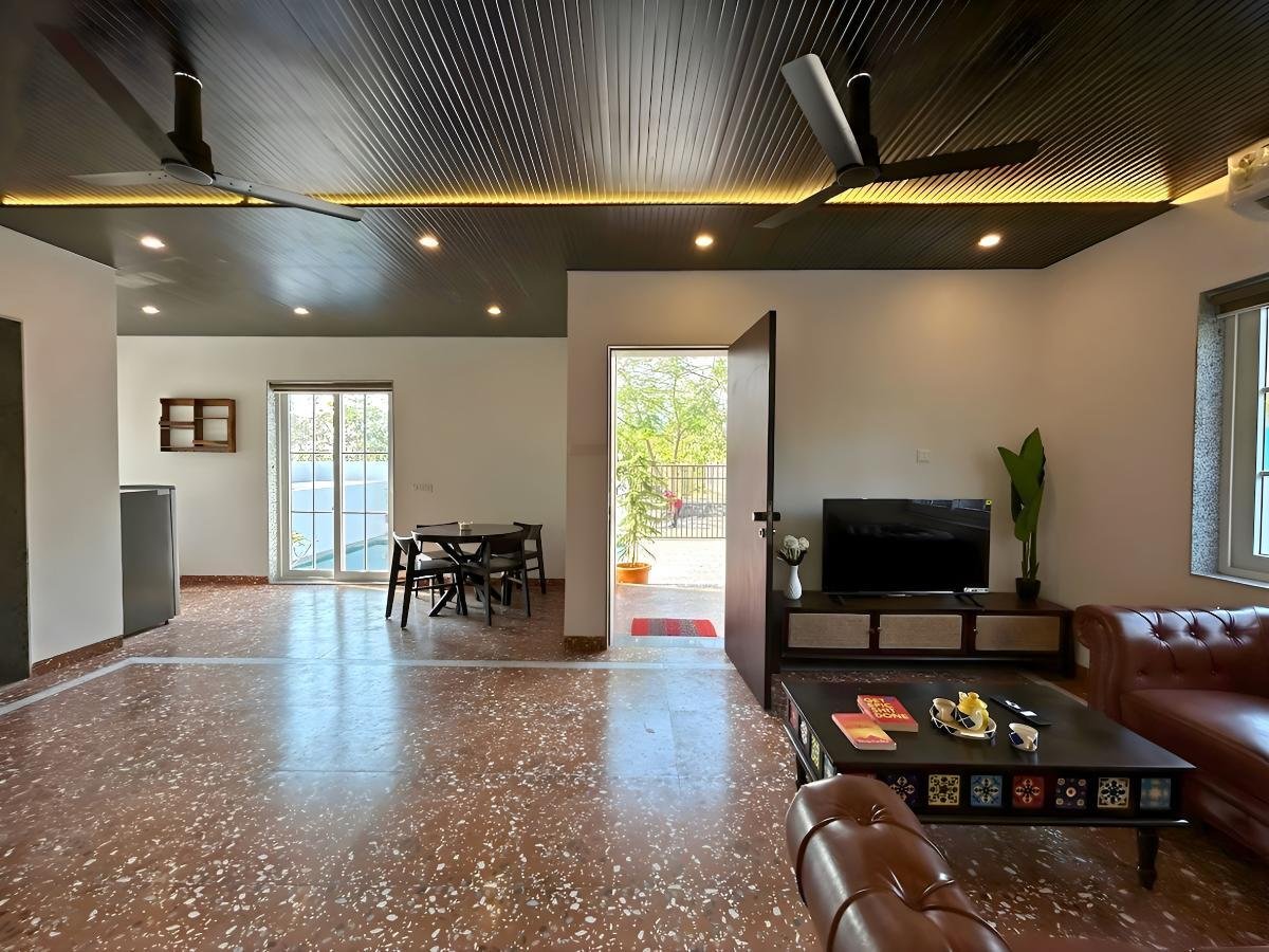 Rolling Stone — Dining area