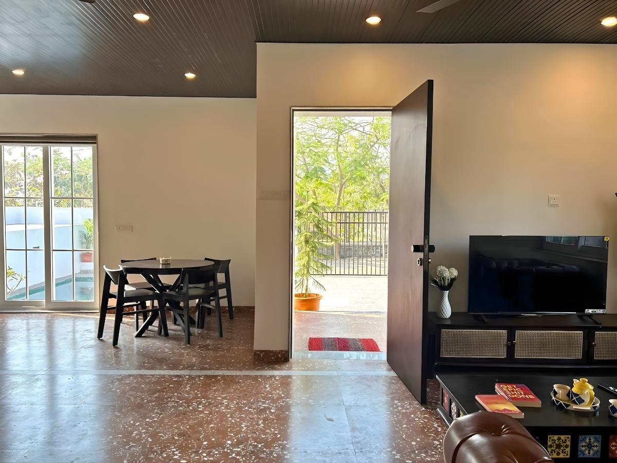 Rolling Stone — Dining area