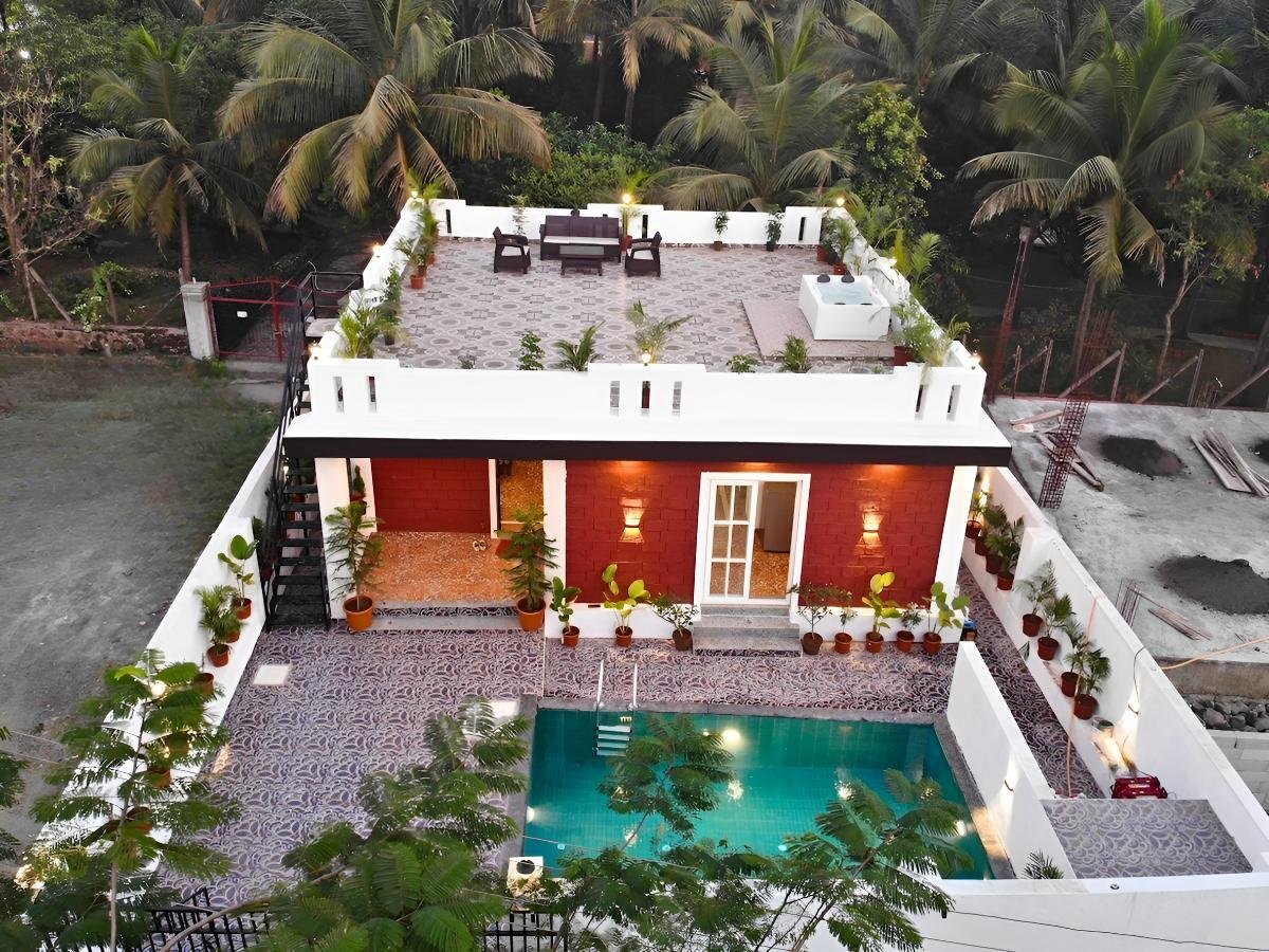 Rolling Stone — Exterior