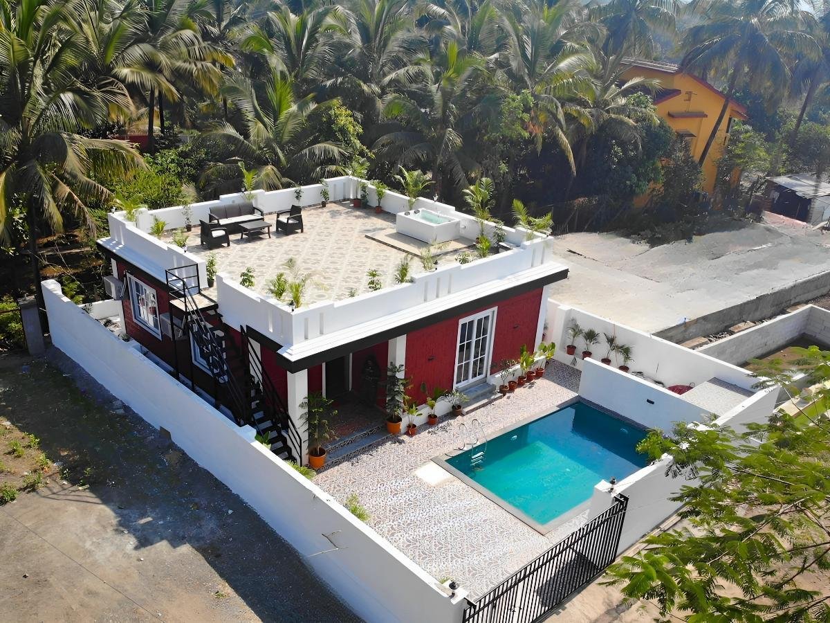 Rolling Stone — Exterior