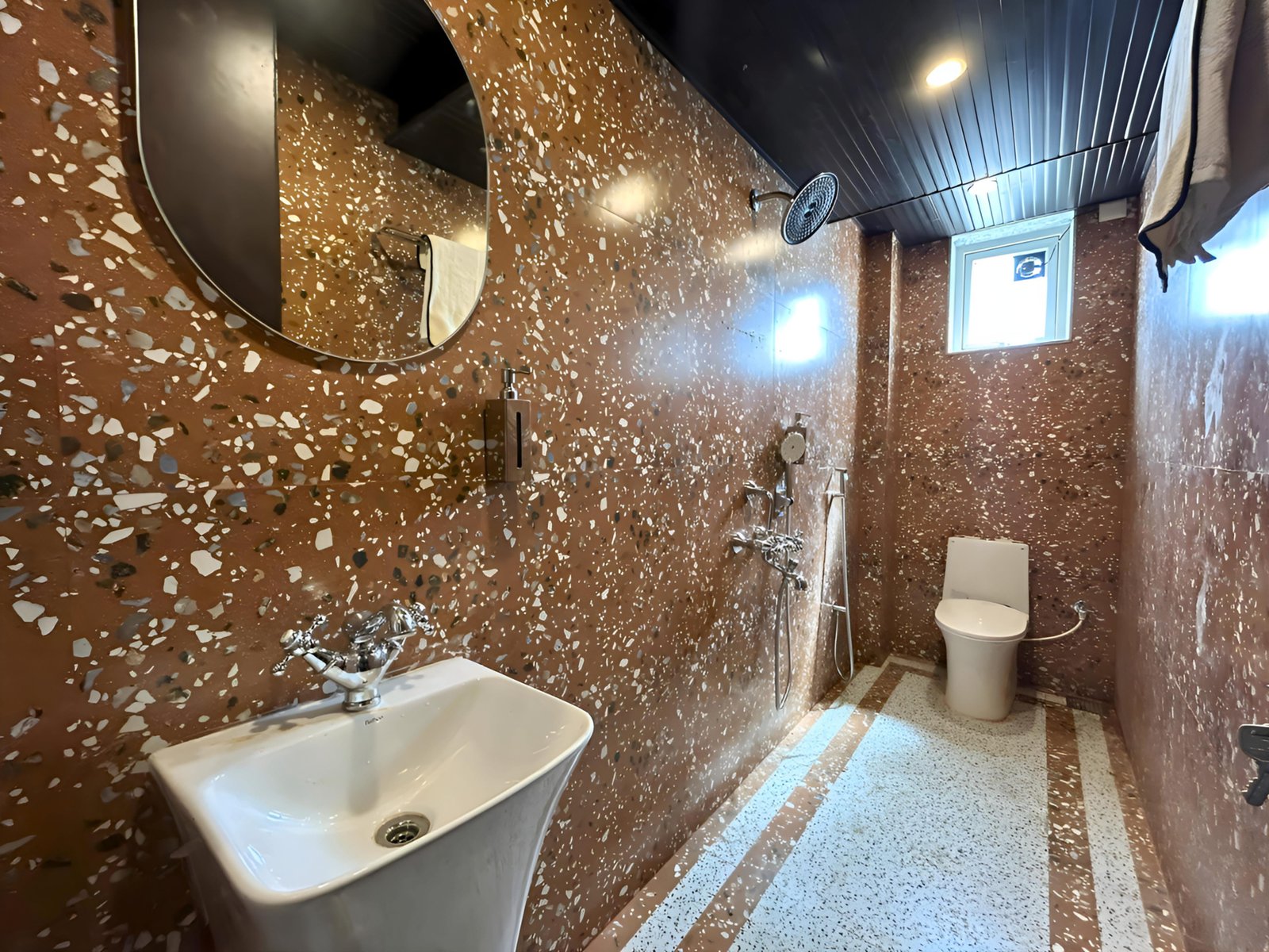 Salt Wind Suites — Full bathroom