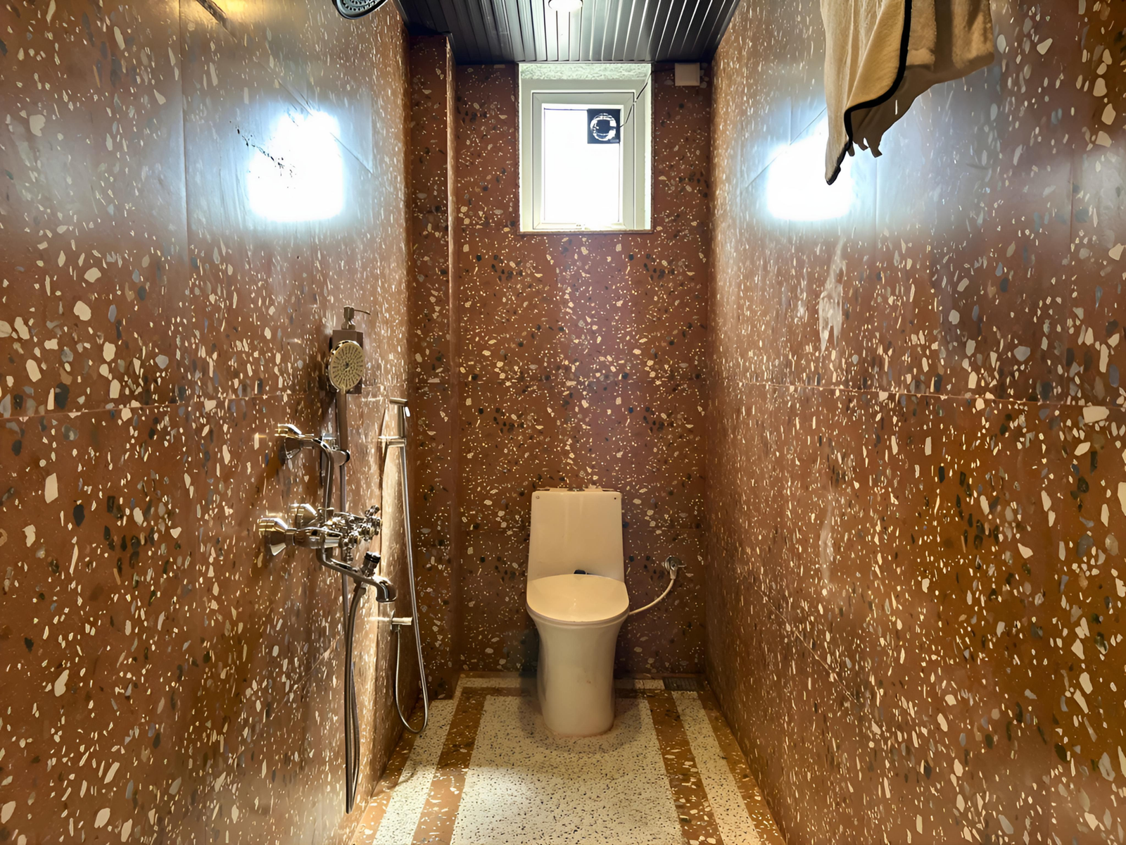 Salt Wind Suites — Full bathroom