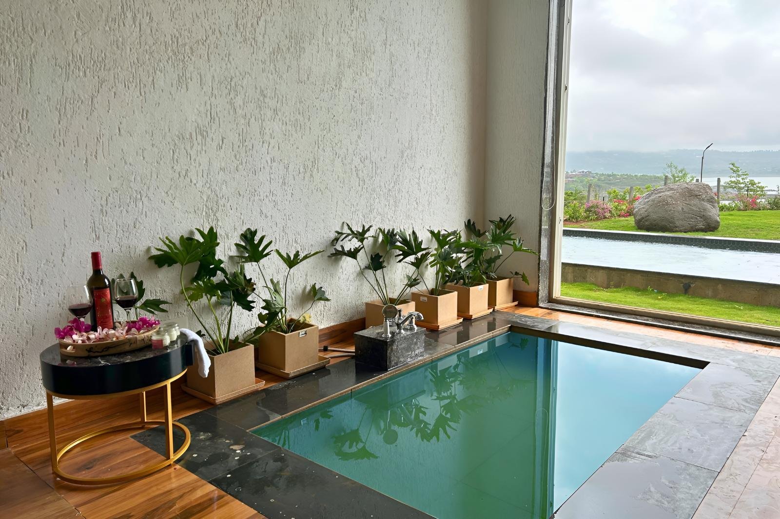 Skyhold Premium Suites — Pool