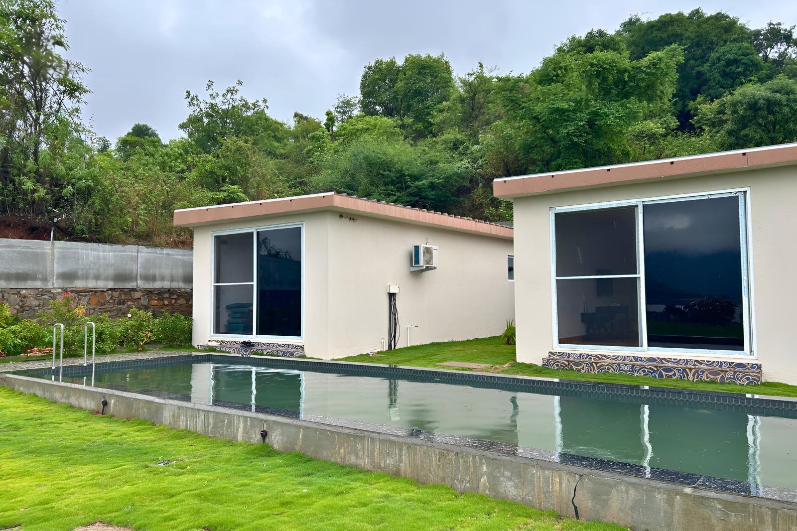 Skyhold Premium Suites — Pool