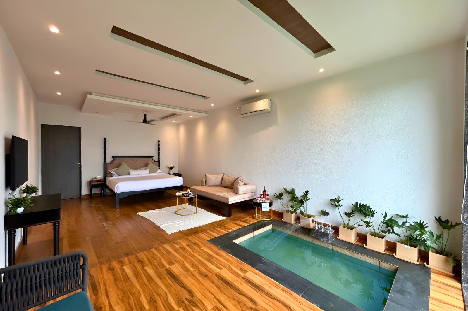 Skyhold Premium Suites — Suite bedroom
