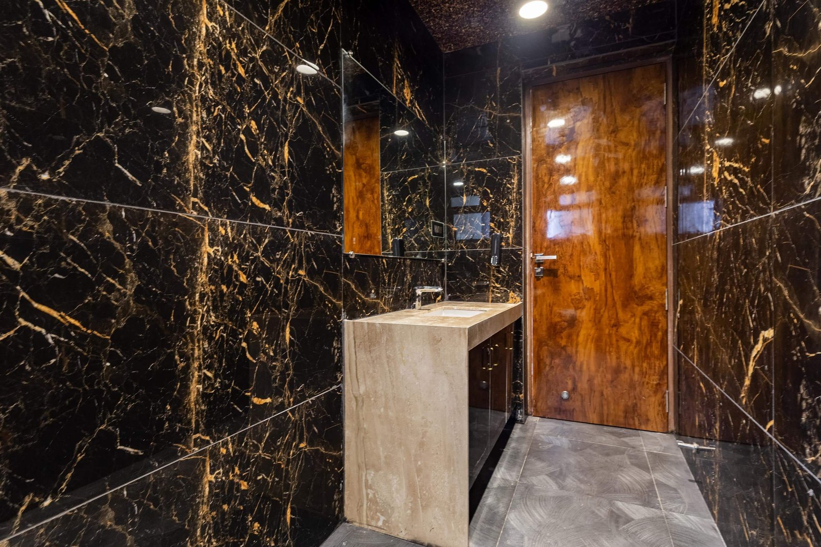 Villa Portia — Bathroom
