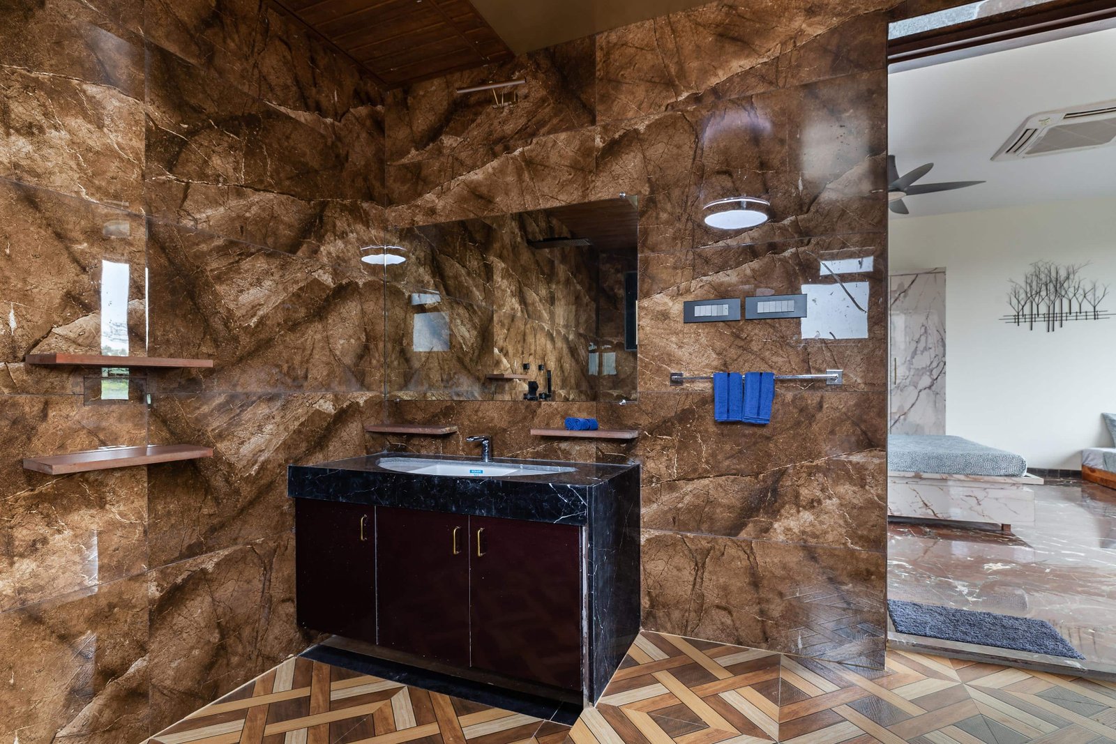 Villa Portia — Bathroom