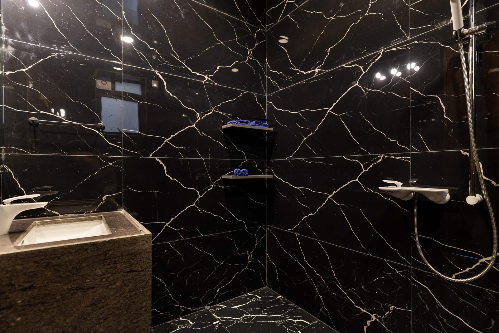Villa Portia — Bathroom
