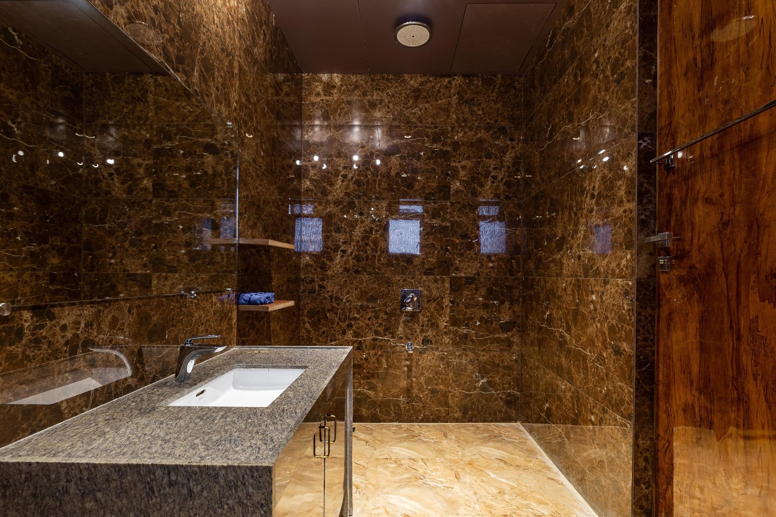 Villa Portia — Bathroom