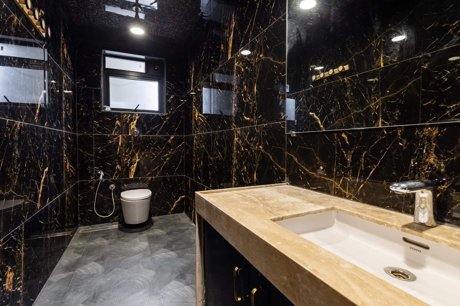Villa Portia — Bathroom