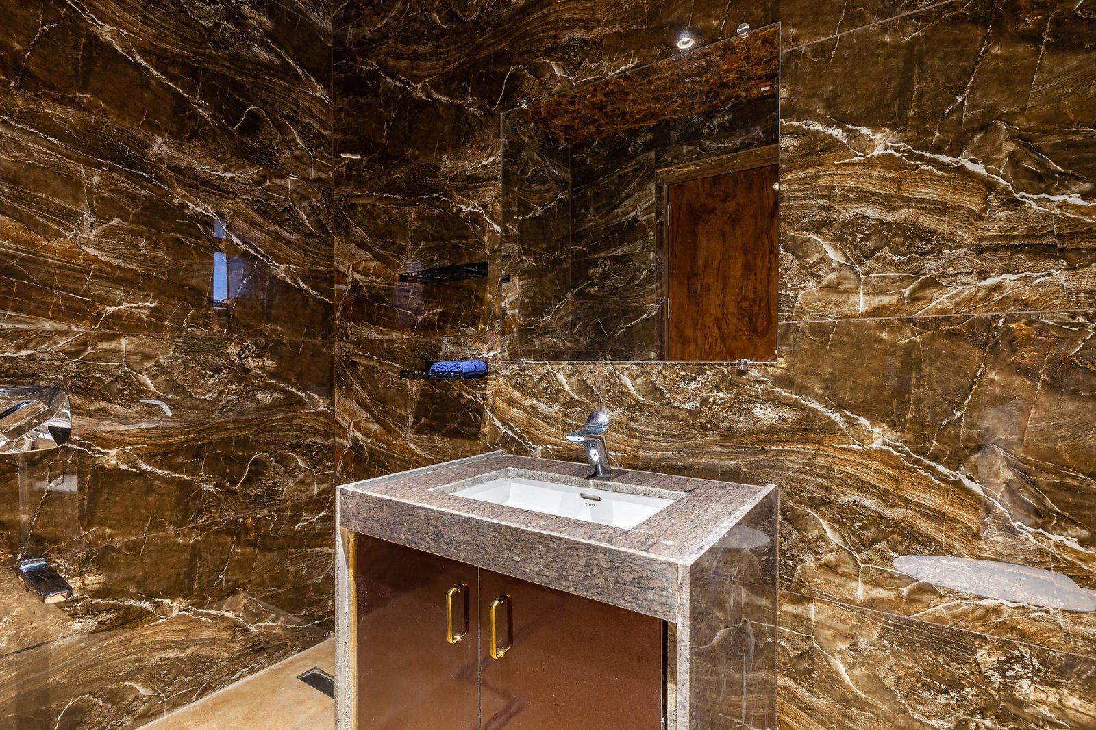 Villa Portia — Bathroom